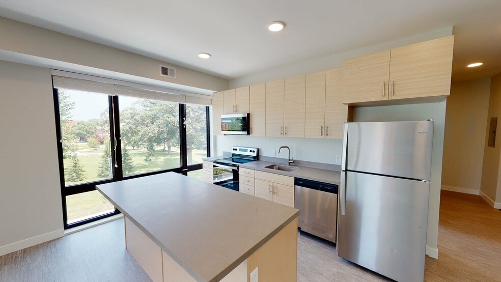 More Photos Of 2530 University Ave, Des Moines Apartments For Lease