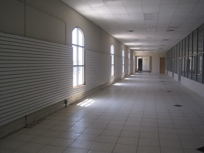 More Photos Of 7598 Harwin Dr, Houston General Retail For Sale