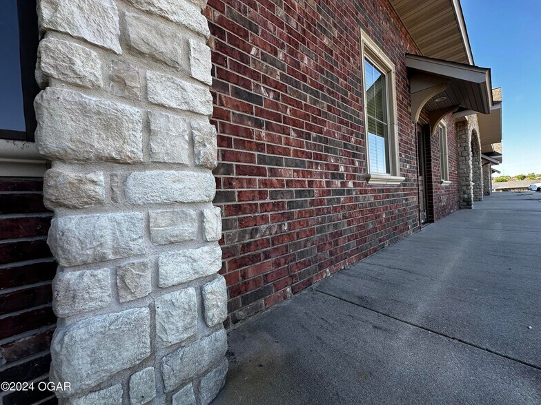 More Photos Of 2702 Cunningham Ave, Joplin Medical For Lease