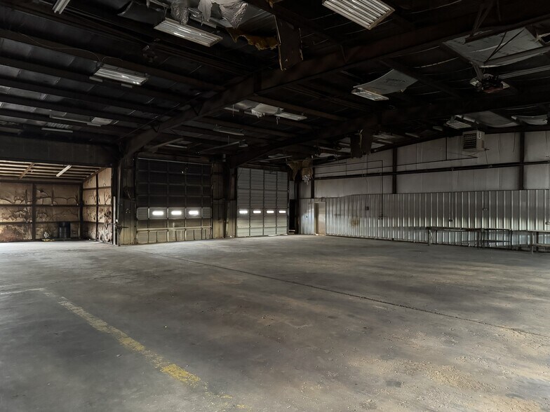 More Photos Of 110 W Twelfth St, Ringwood Warehouse For Sale