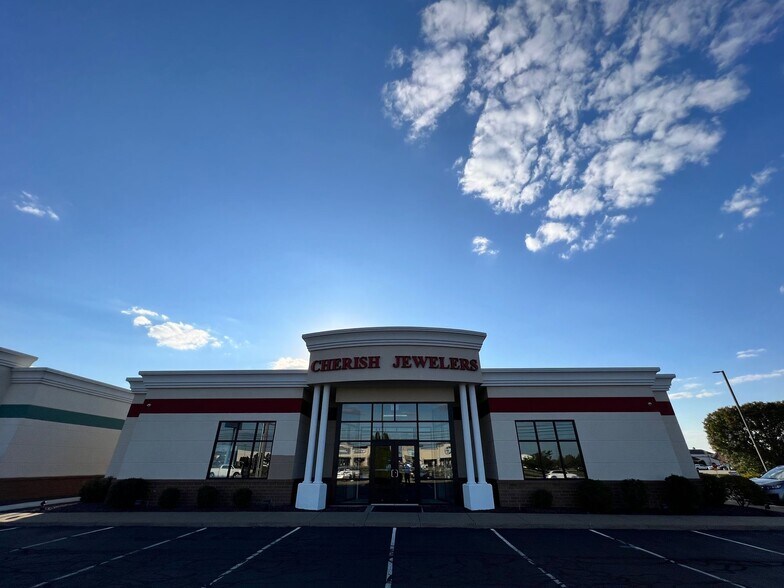 More Photos Of 944 N Burkhardt Rd, Evansville Freestanding For Lease