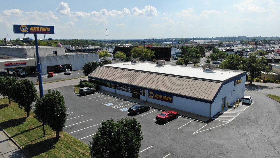 Primary Photo Of 910 Rivergate Pky, Goodlettsville Freestanding For Sale