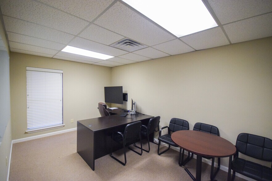 More Photos Of 137 Shadow Oaks Dr, North Little Rock Office For Sale