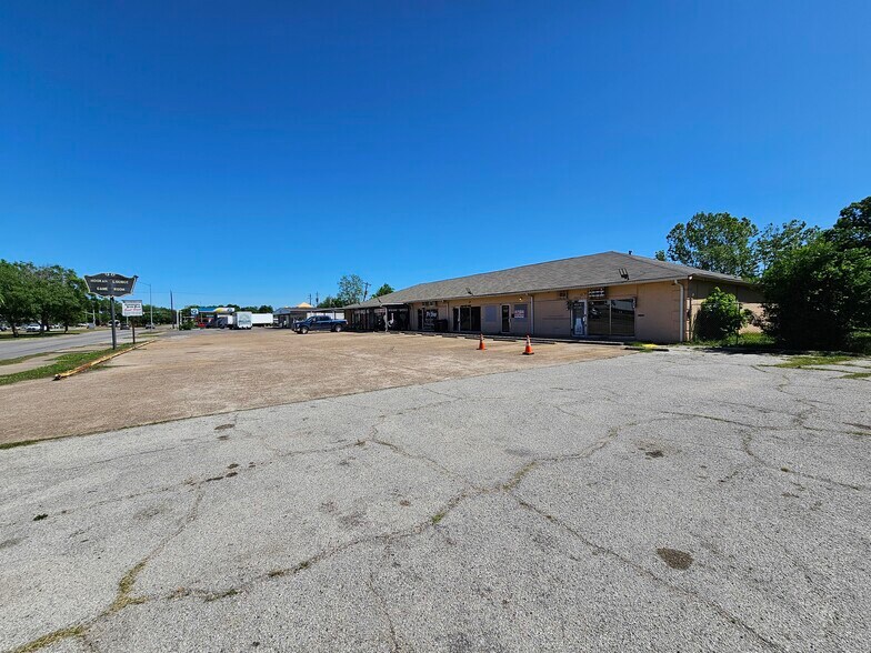 More Photos Of 8611 Martin Luther King Blvd, Houston Freestanding For Sale