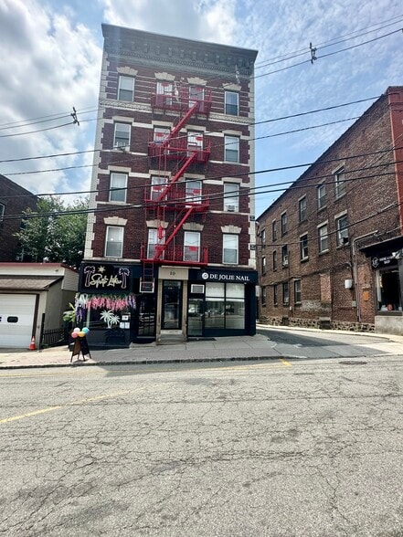 Primary Photo Of 10 Hilliard Ave, Edgewater Storefront Retail Residential For Lease