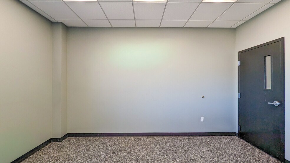 More Photos Of 6131 Rome Cir, Rochester Warehouse For Lease