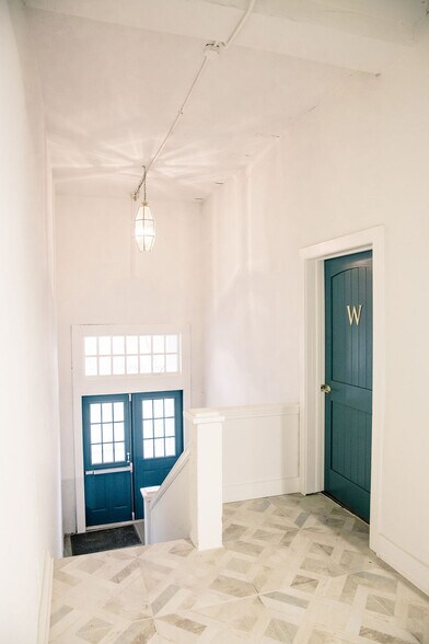 More Photos Of 1601 Chalk Hill Rd, Dallas Loft Creative Space For Sale