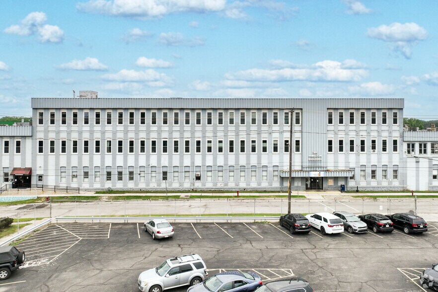 More Photos Of 447 Hamilton St, Toledo Light Distribution For Sale