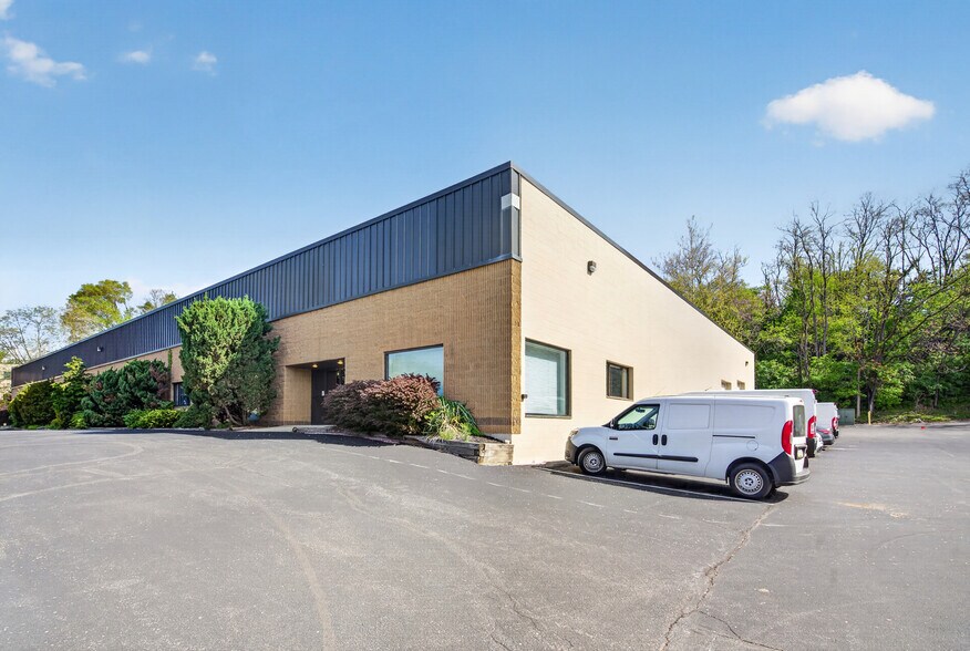 More Photos Of 2 Raymond Dr, Havertown Light Manufacturing For Lease