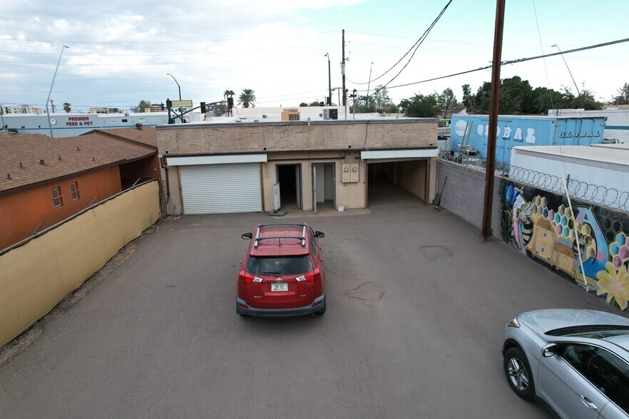 More Photos Of 112 S Country Club Dr, Mesa Light Distribution For Sale