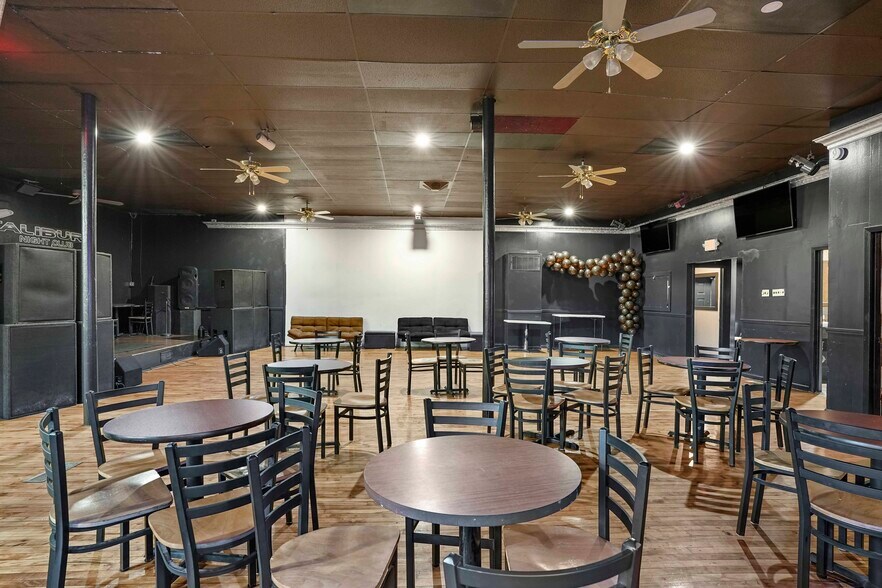 More Photos Of 4620 Tod Ave, East Chicago General Retail For Sale