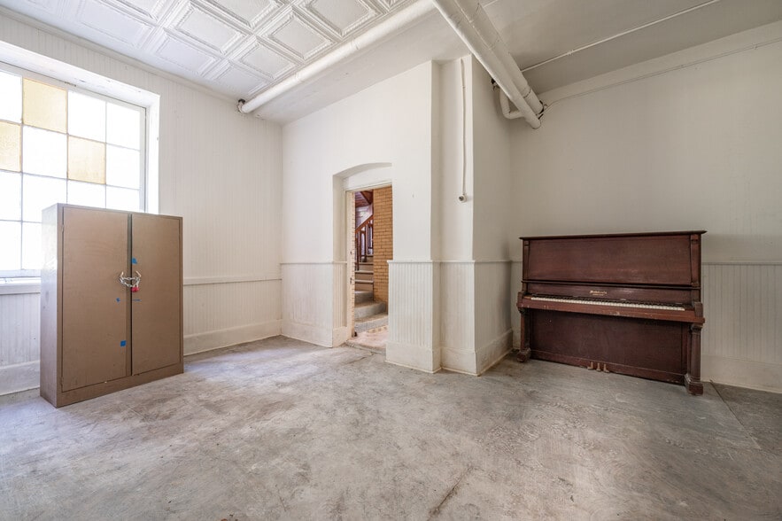 More Photos Of 85 Pulaski St, Torrington Religious Facility For Sale