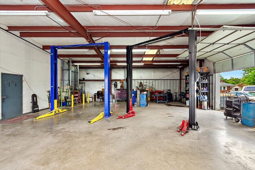 More Photos Of 201 E Carroll St, Tullahoma Auto Dealership For Sale