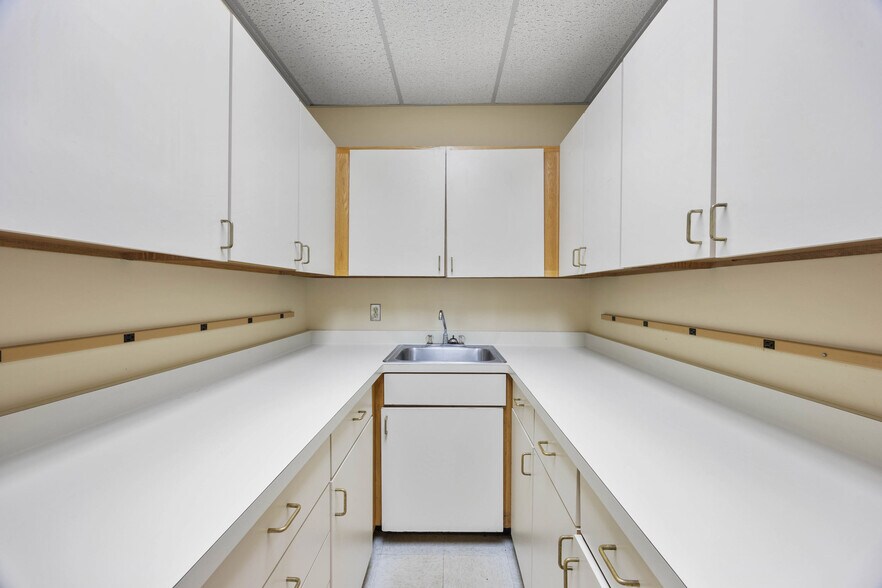 More Photos Of 61A Monroe Ave, Pittsford Office For Sale