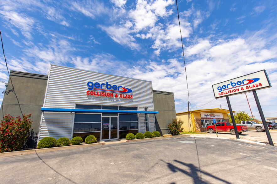 Primary Photo Of 1580 S Clack St, Abilene Auto Repair For Sale