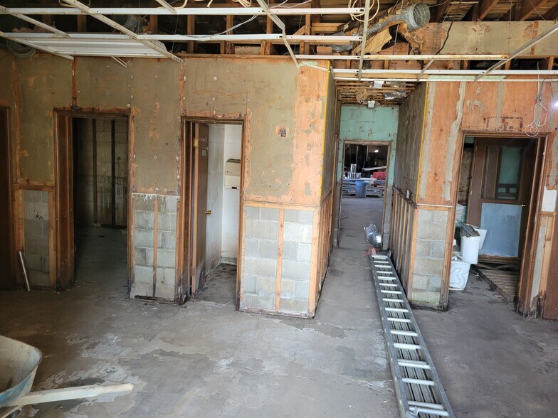 More Photos Of 1117 W Mulberry St, Lancaster Manufacturing For Sale