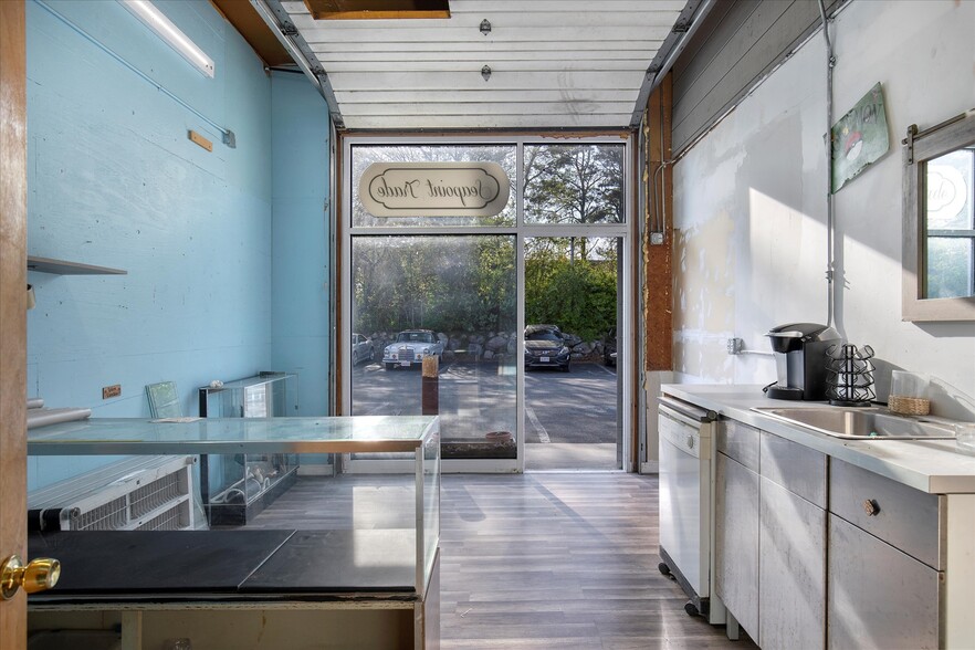 More Photos Of 7 Colonel Dr, Bourne Auto Repair For Sale