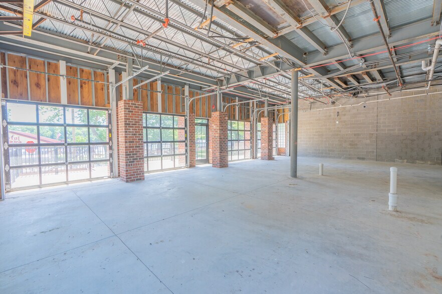 More Photos Of 4 Mill St, Bristol Restaurant For Lease