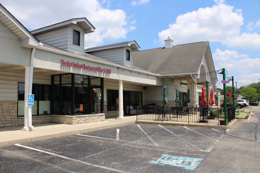 More Photos Of 218-258 W Olentangy St, Powell Unknown For Lease