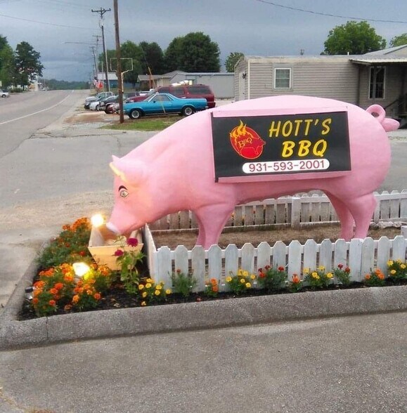 Primary Photo Of 275 S Main St, Lobelville Restaurant For Lease