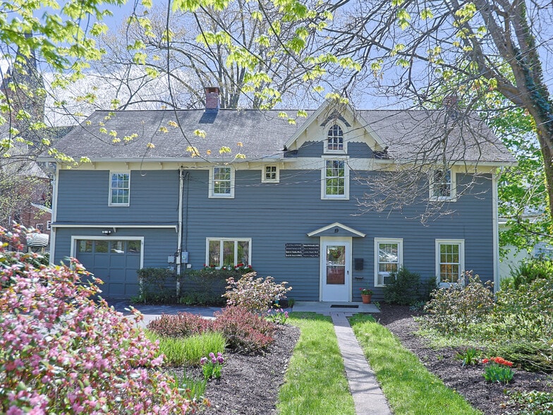 More Photos Of 19 Hill St, Goshen Office For Sale