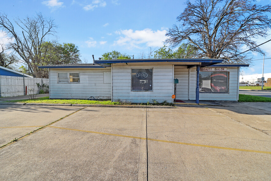 Primary Photo Of 1300 Terminal Rd, Fort Worth Storefront Retail Residential For Sale