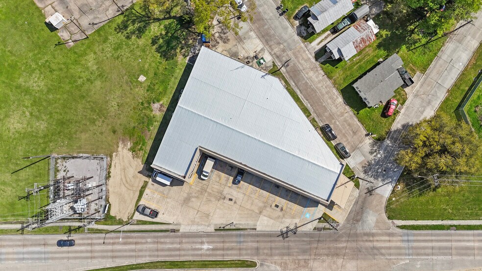 More Photos Of 421 W Tunnel Blvd, Houma Storefront For Sale