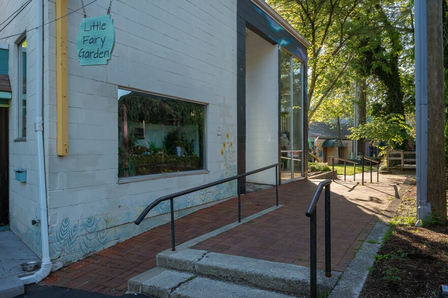 More Photos Of 220 Xenia Ave, Yellow Springs Storefront For Sale