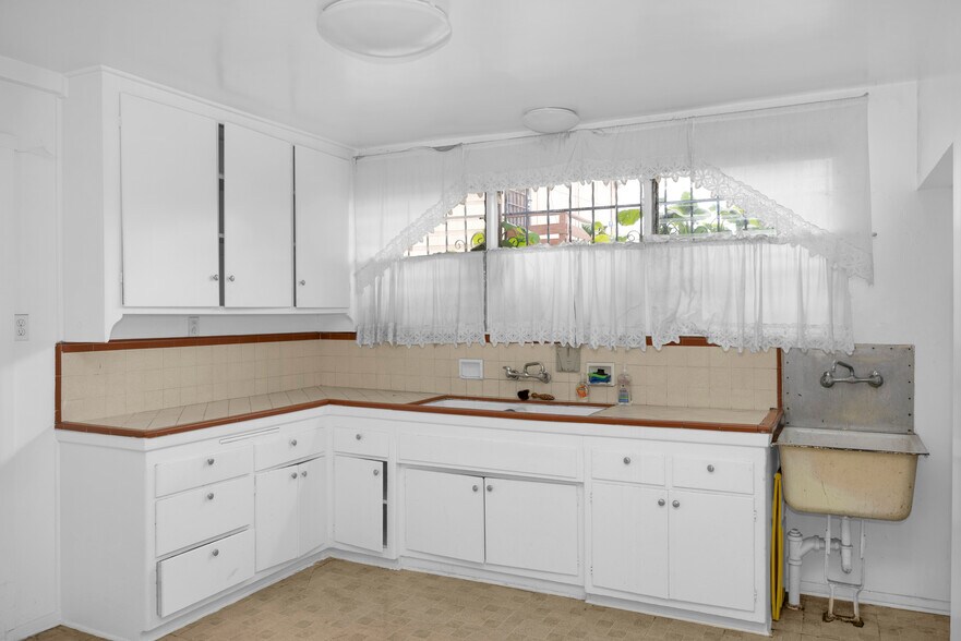 More Photos Of 1101 W Florence Ave, Los Angeles Religious Facility For Sale