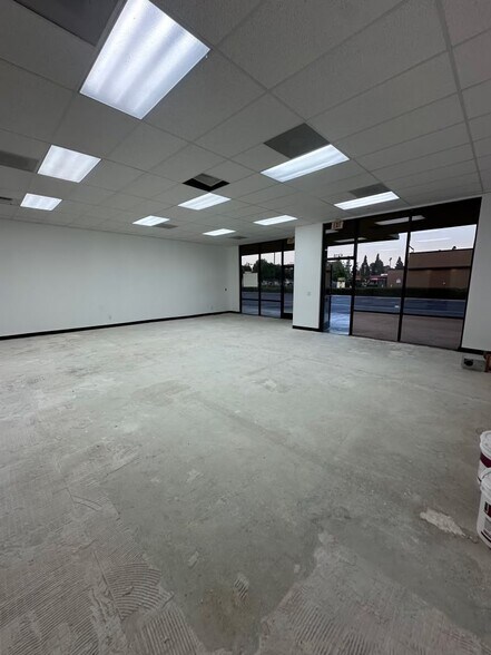 More Photos Of 4314-4346 South St, Lakewood Unknown For Lease