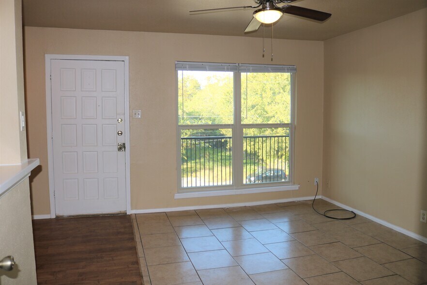 More Photos Of 216 Lucas St, San Antonio Apartments For Sale