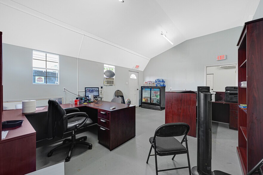 More Photos Of 721 Pasadena Fwy, Pasadena Industrial For Sale