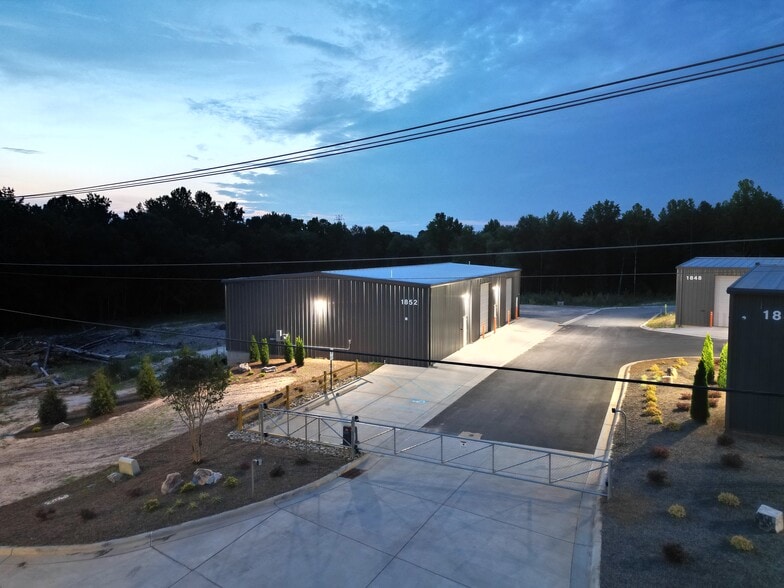 More Photos Of 1850 Chespark Dr, Gastonia Warehouse For Lease