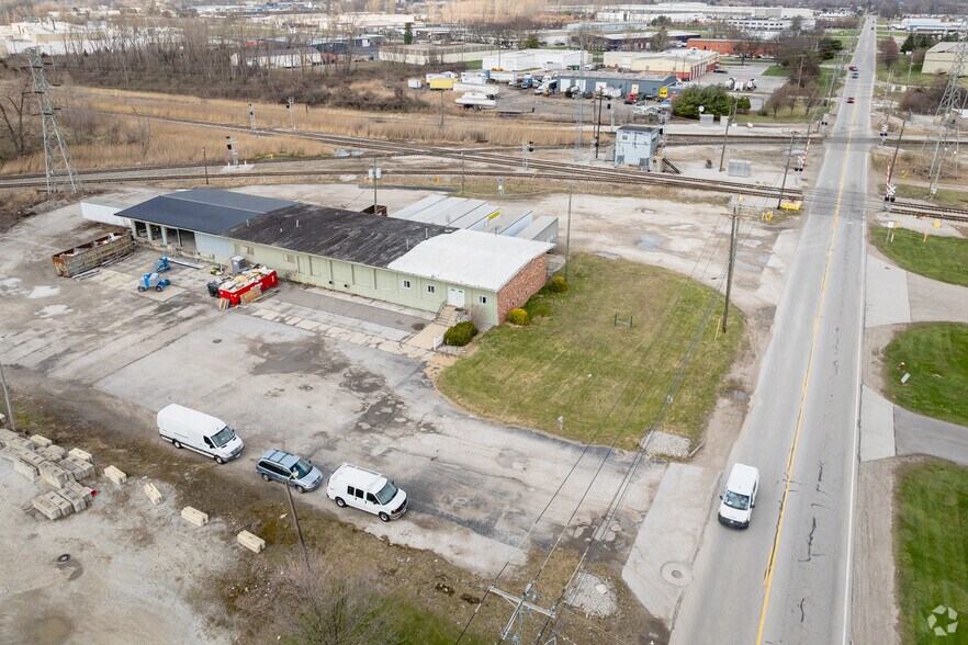 More Photos Of 1045 Matzinger Rd, Toledo Truck Terminal For Lease