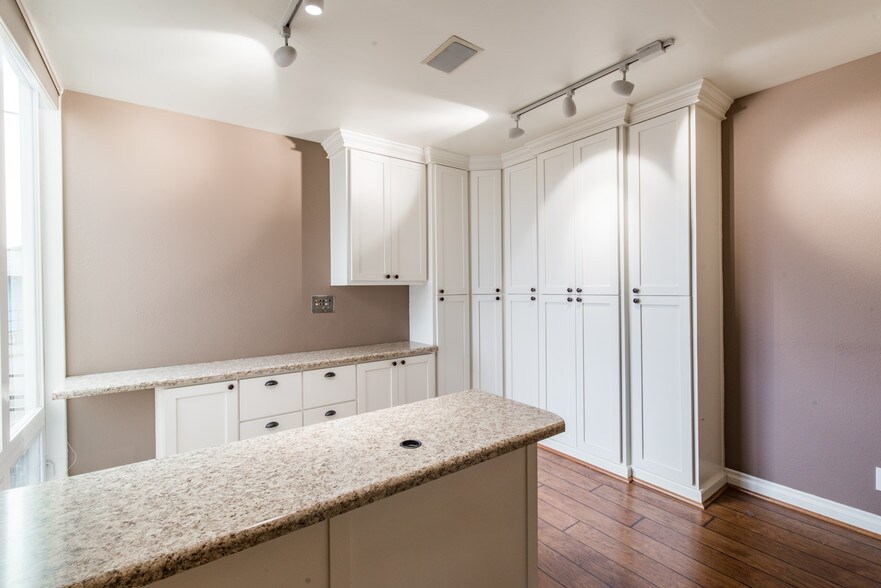 More Photos Of 106 E 2nd St, Molalla Medical For Sale