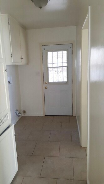 More Photos Of 11533 Truro Ave, Hawthorne Apartments For Sale