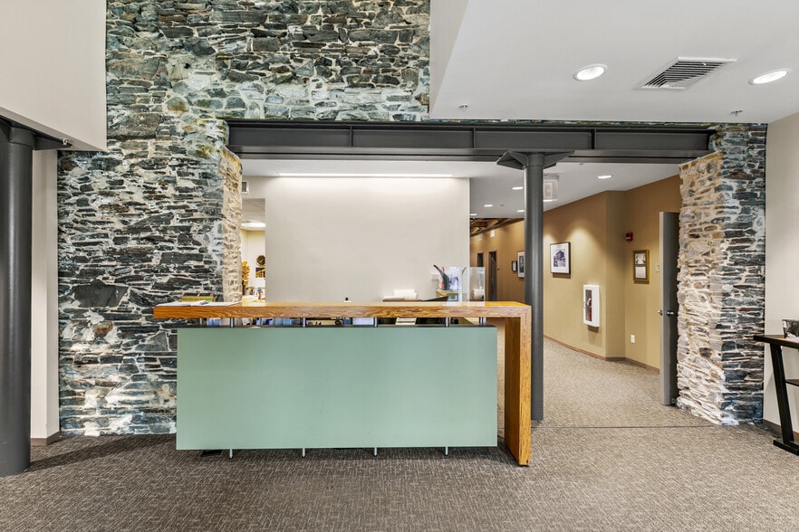 More Photos Of 585 Middlesex St, Lowell Office For Sale