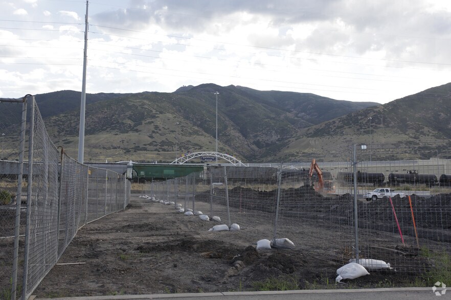 More Photos Of 172 N East Promontory, Farmington General Retail For Lease