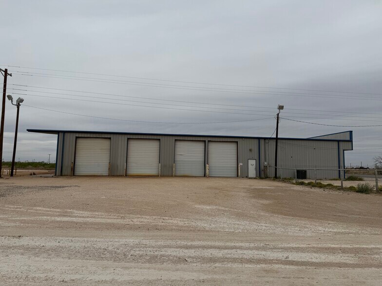 More Photos Of 527 NW County Rd, Hobbs Warehouse For Lease