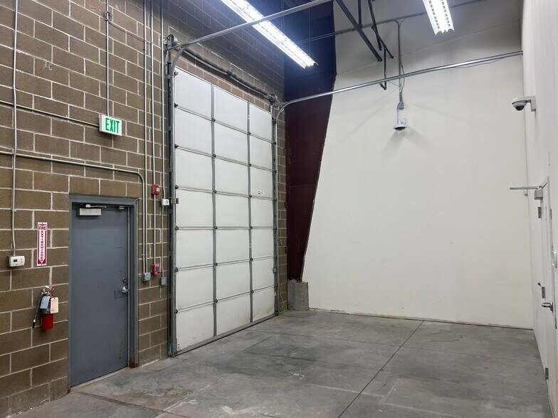 More Photos Of 870 W Robinson Dr, North Salt Lake Warehouse For Lease