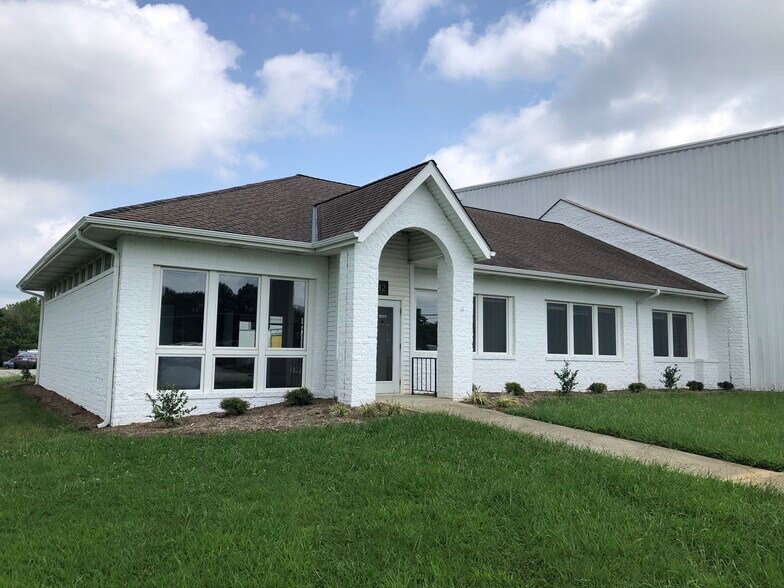 More Photos Of 7712 Boeing Dr, Greensboro Warehouse For Lease