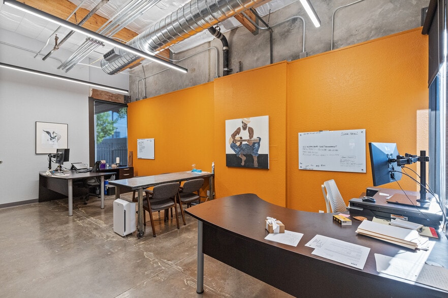More Photos Of 2410 W Royal Palm Rd, Phoenix Light Manufacturing For Sale