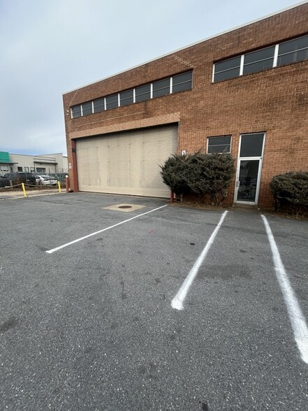More Photos Of 4900 Frolich Ln, Hyattsville Warehouse For Lease