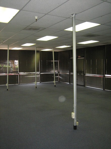 More Photos Of 3161 N 33rd Ave, Phoenix Research And Development For Lease