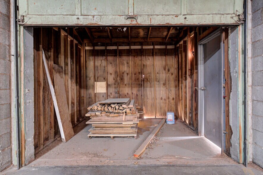 More Photos Of 515 Kings of Leon Ln, Oklahoma City Manufacturing For Sale