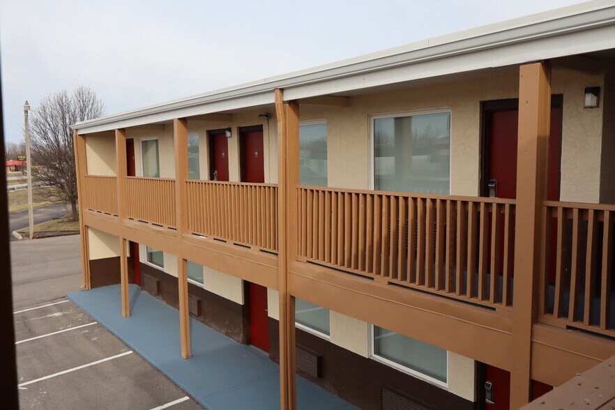 More Photos Of 3521 Lake City Hwy, Warsaw Hotel For Sale