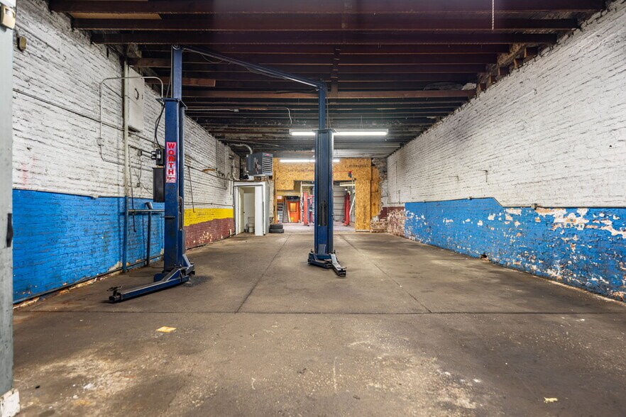 More Photos Of 3754 W North Ave, Chicago Auto Salvage Facility For Sale