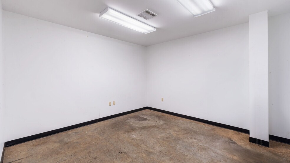 More Photos Of 4911 Shed Rd, Bossier City Light Distribution For Lease
