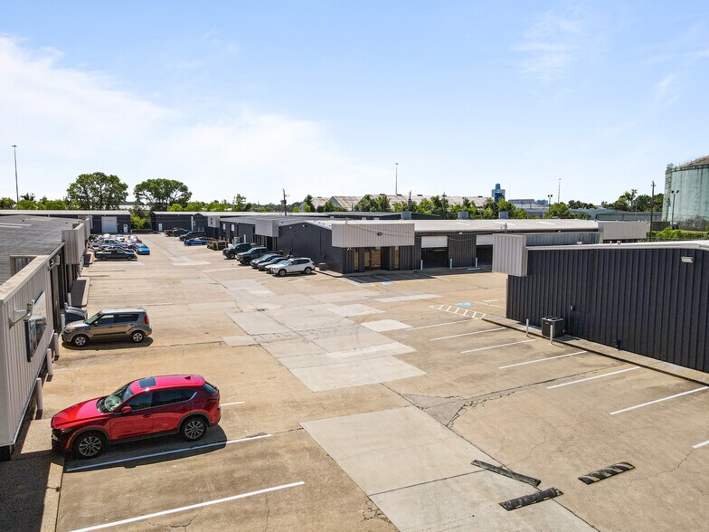 More Photos Of 1500 Brittmoore Rd, Houston Warehouse For Lease