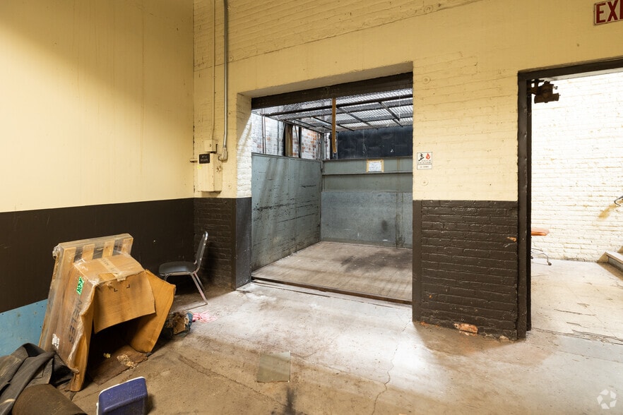 More Photos Of 502 Hamilton St, Toledo Light Distribution For Sale